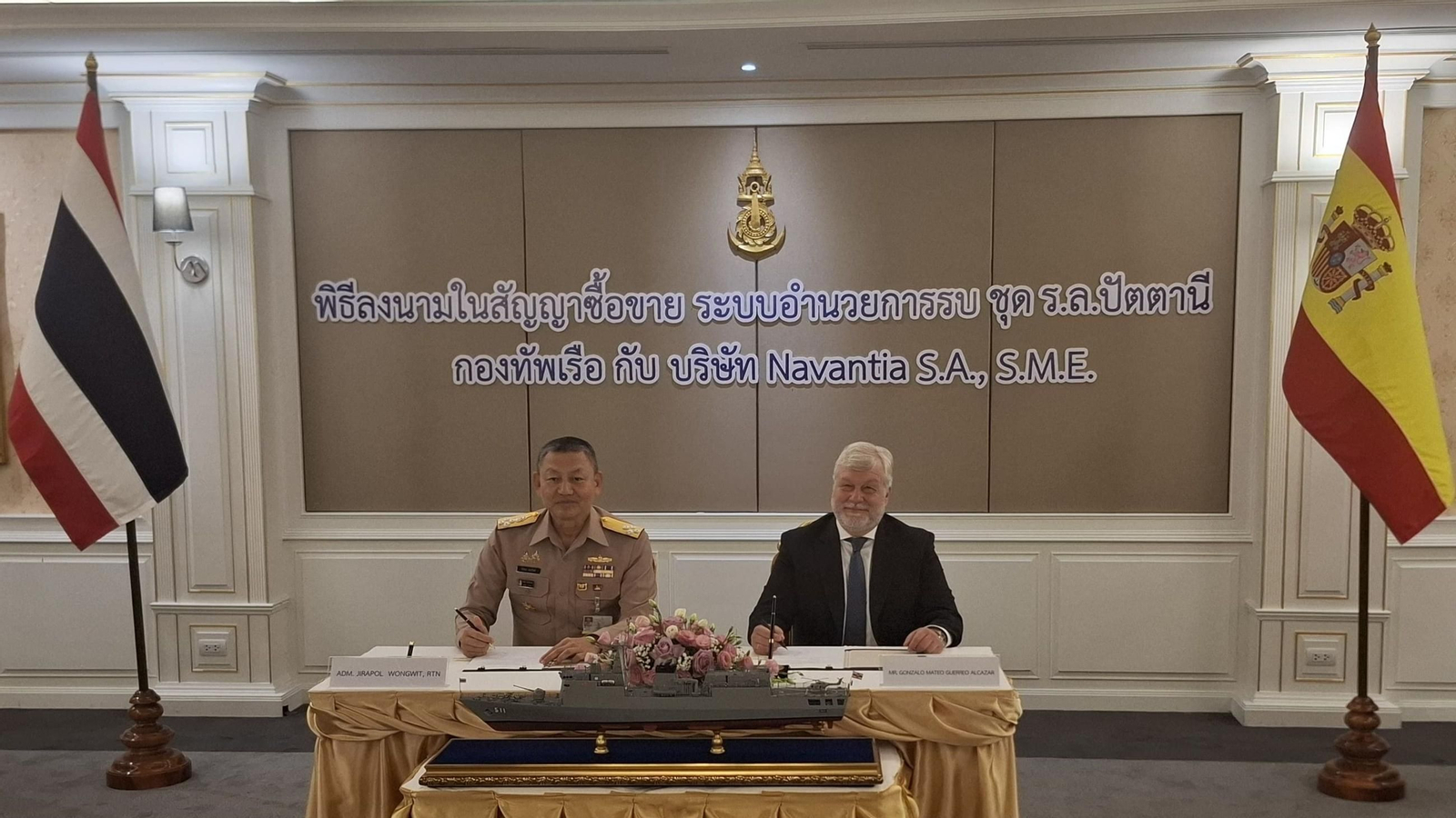 Momento de la firma del contrato para la modernización de dos patrulleros de Tailandia por Navantia.