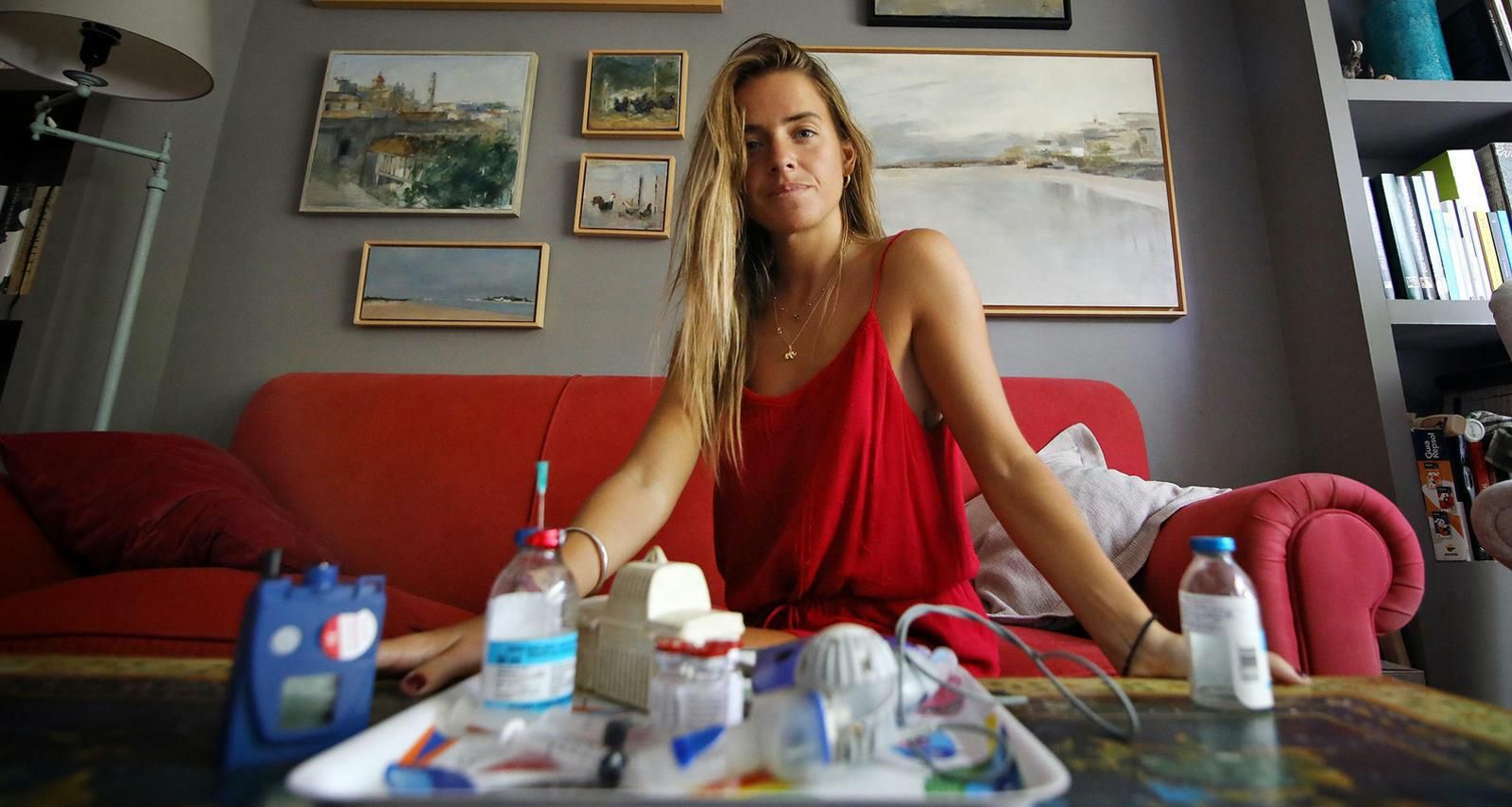 Paz Bononato, jerezana con fibrosis quística, con los aerosoles y antibióticos inhalados que toma antes de la fisioterapia. Paz Bononato, jerezana con fibrosis quística, con los aerosoles y antibióticos inhalados que toma antes de la fisioterapia.