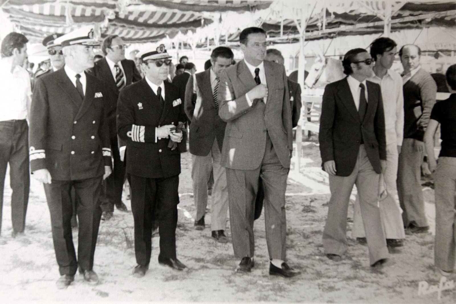 La Feria de Crevillet  contaba aún con un recinto ganadero que inauguraban las  autoridades.