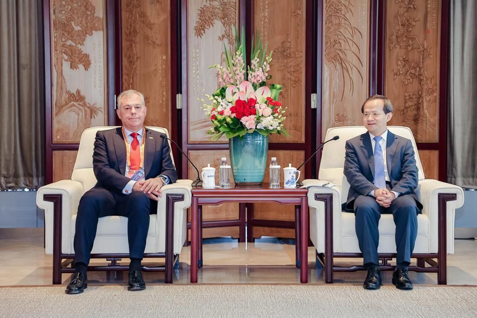 El alcalde de Sevilla, José Luis Sanz, junto al de Pekín, Ying Yong.