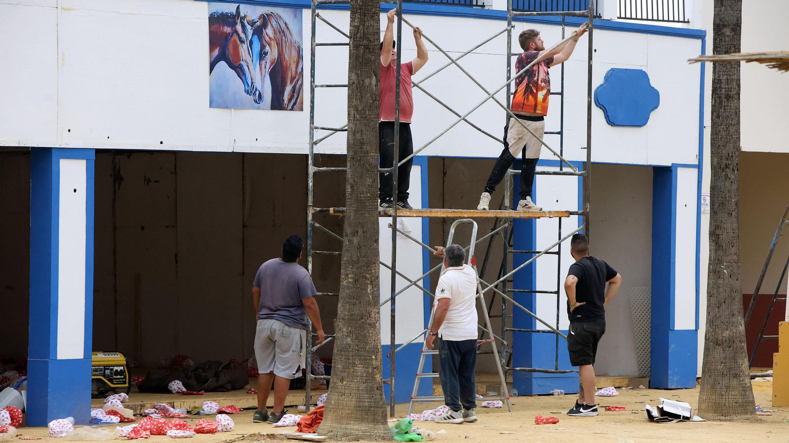 Continúan los trabajos de recogida en la Feria de Jerez 2024 Continúan los trabajos de recogida en la Feria de Jerez 2024