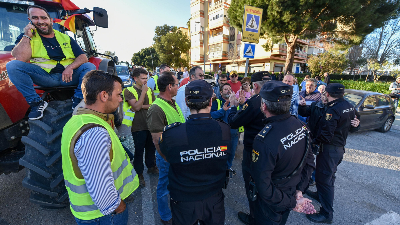 La tractorada del sector primario en Algeciras, en imágenes