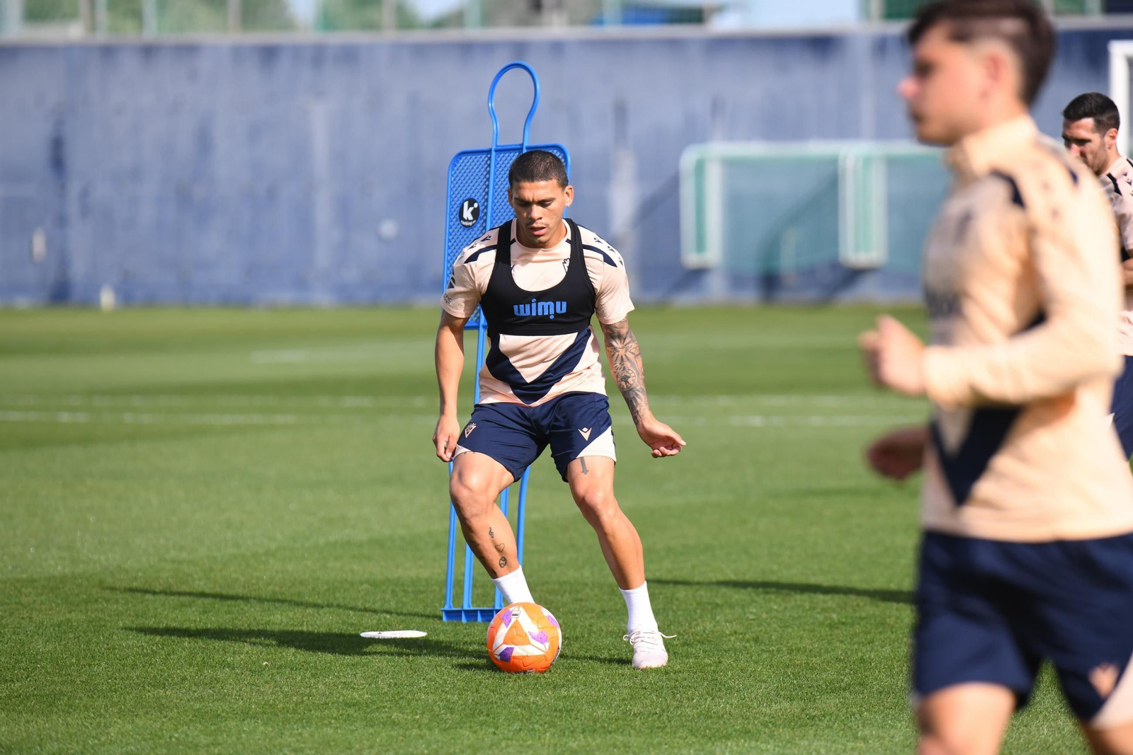 Brian Ocampo en un entrenamiento de esta semana.