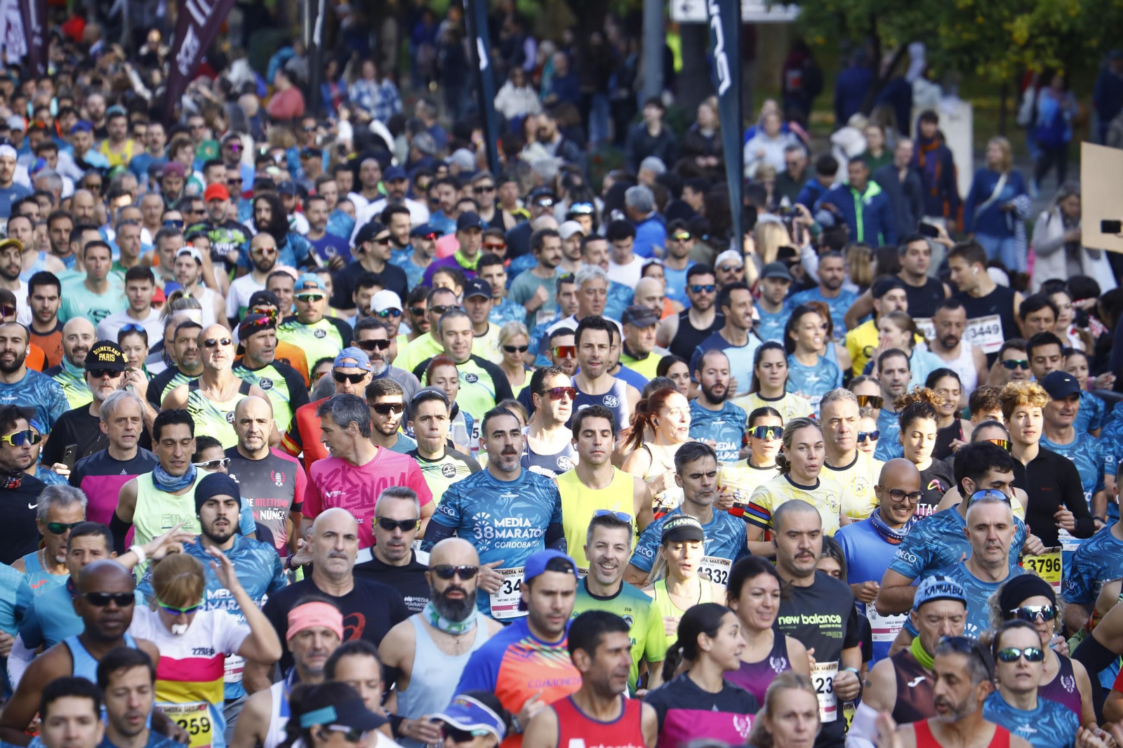 Las mejores fotos de la salida de la Media Maratón de Córdoba 2024