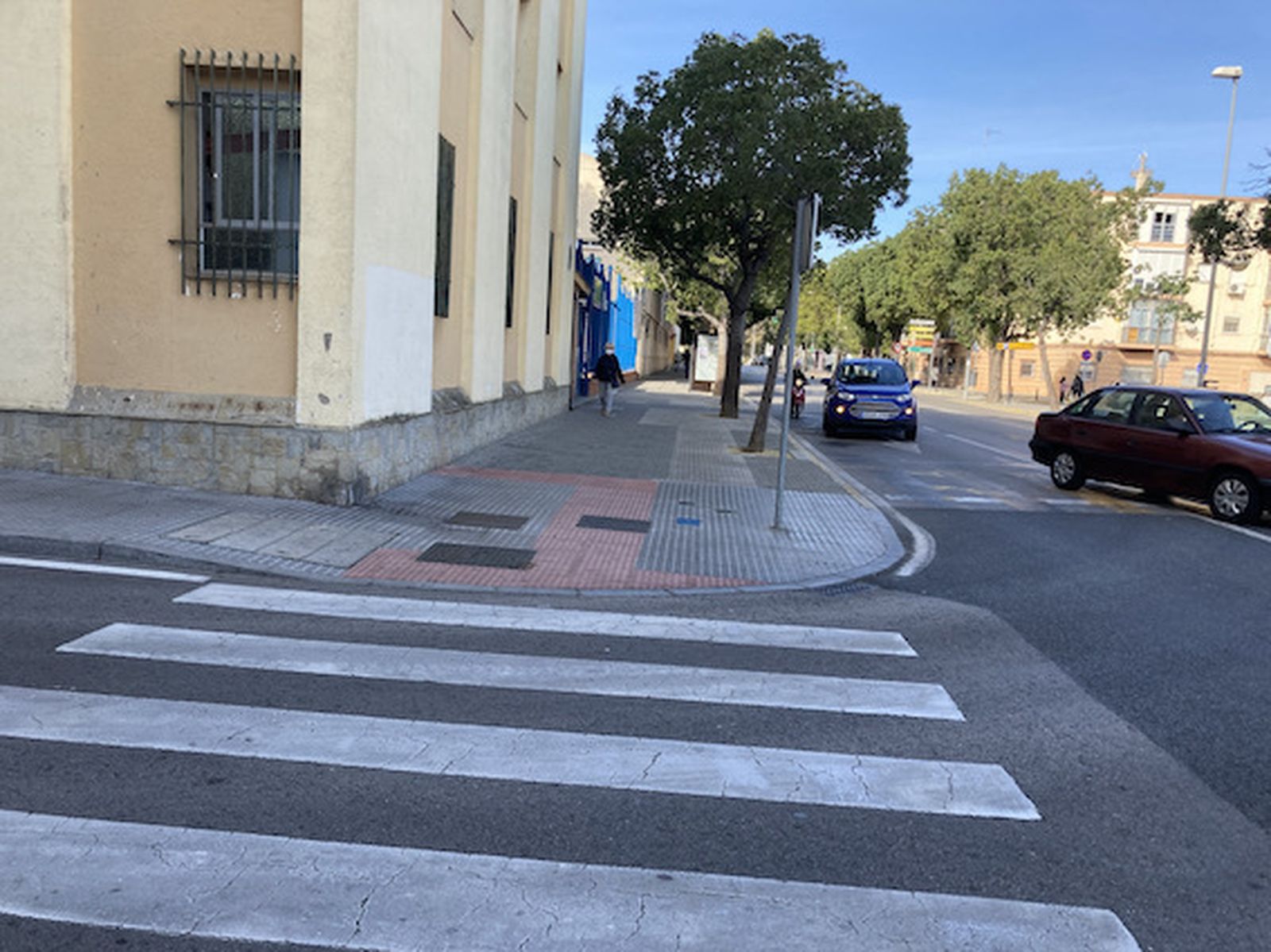 Así son los complicados accesos a los colegios de Cádiz