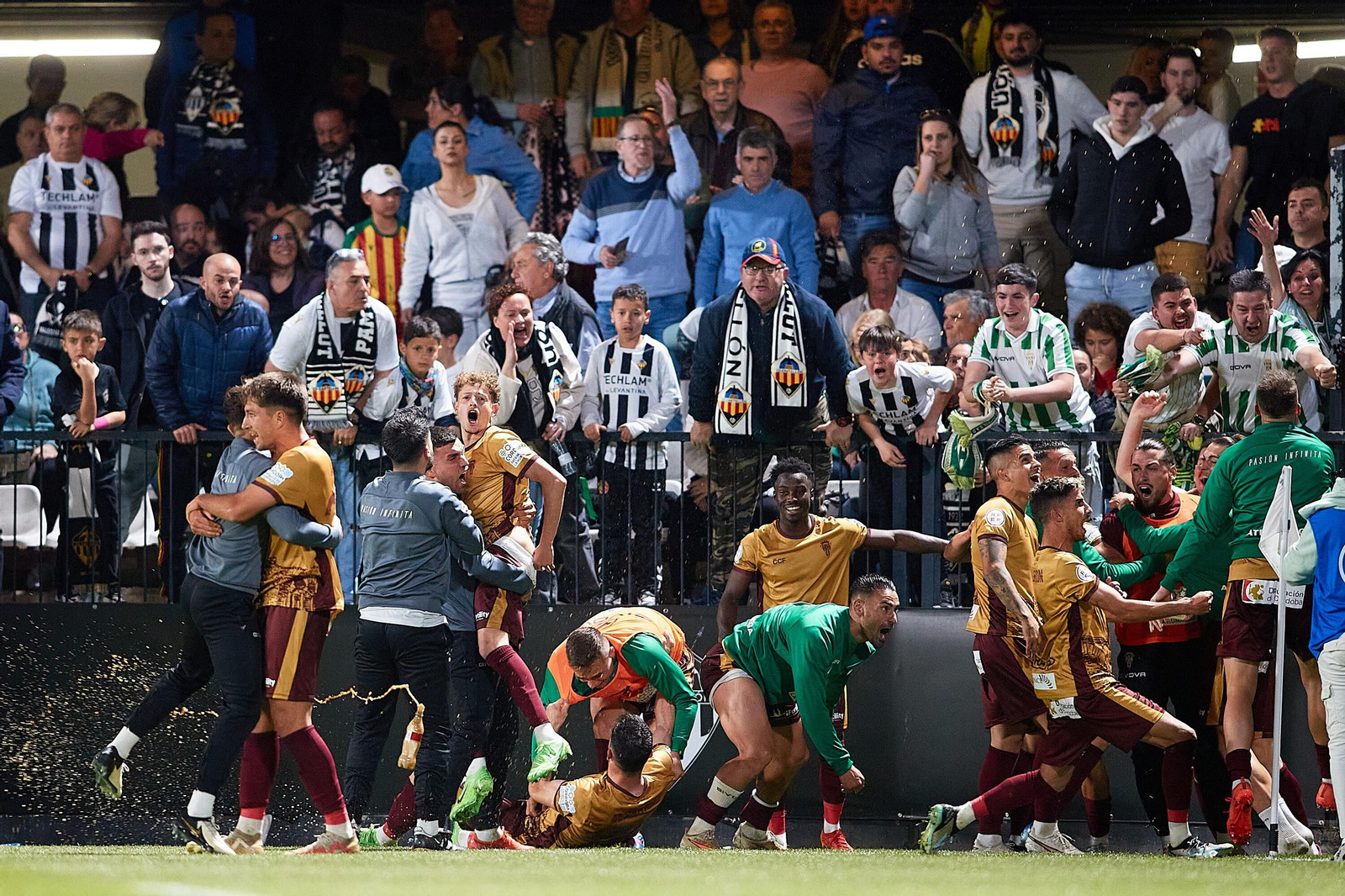 Las mejores fotos del ambiente en Castalia para el Castellón - Córdoba CF