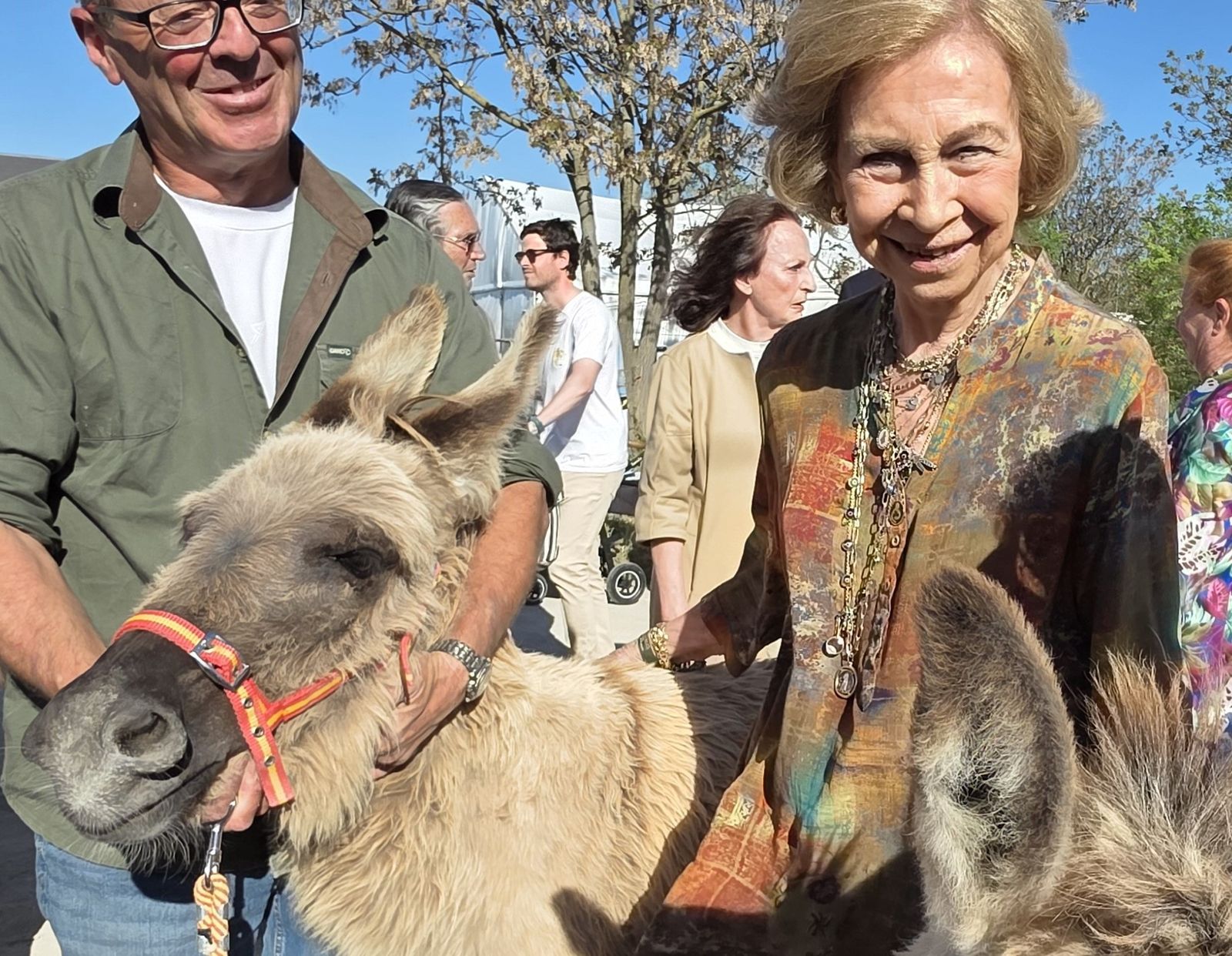 La reina Sofia con la burrita Leonor.