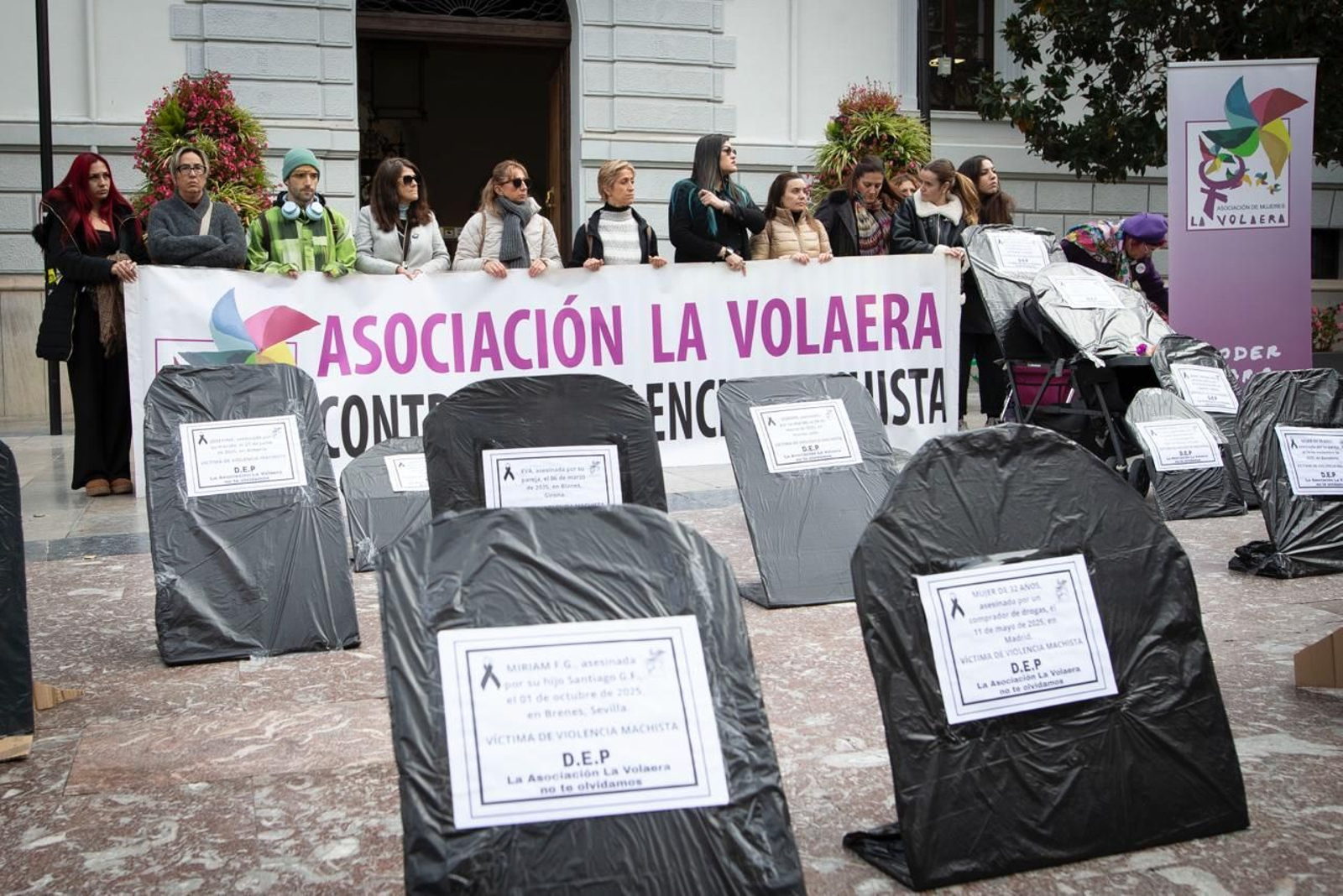 Imagen de la actividad realizada este lunes a las puertas del Ayuntamiento de Granada