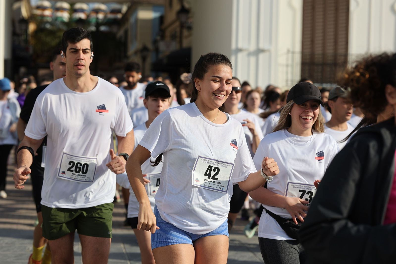 La Carrera Solidaria por el Día de la Mujer McArthurGlen, en fotos