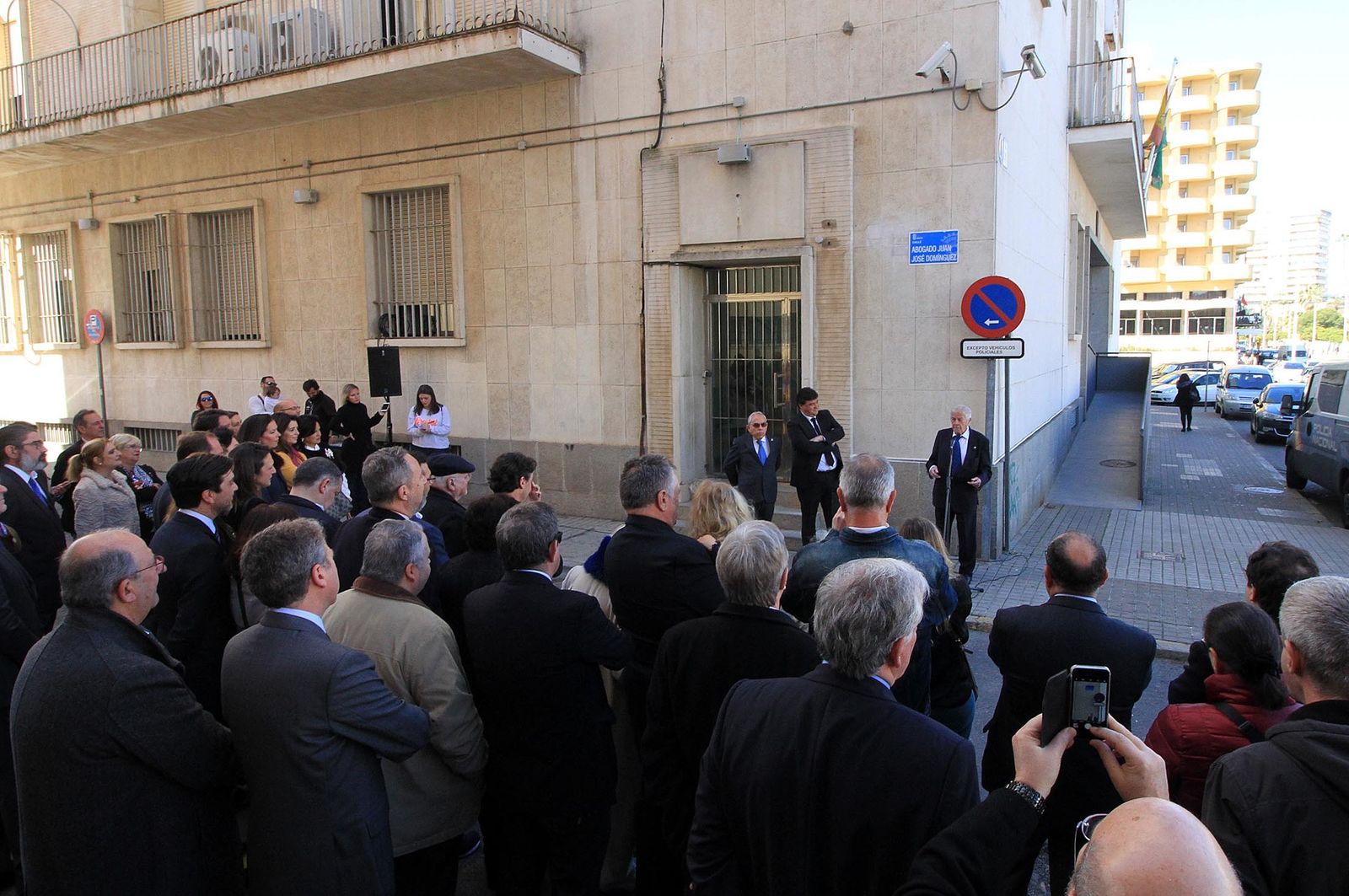 Acto de rotulación de la calle Abogado Juan José Domínguez en imágenes