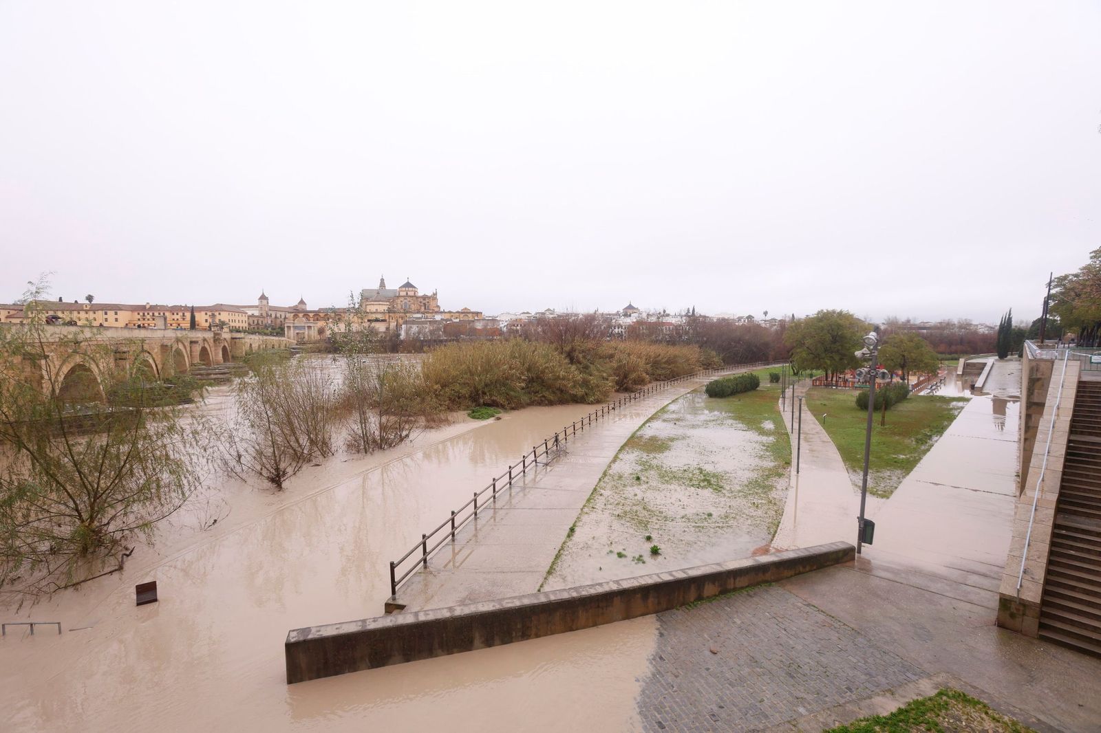 Así pasa el río Guadalquivir este lunes por Córdoba