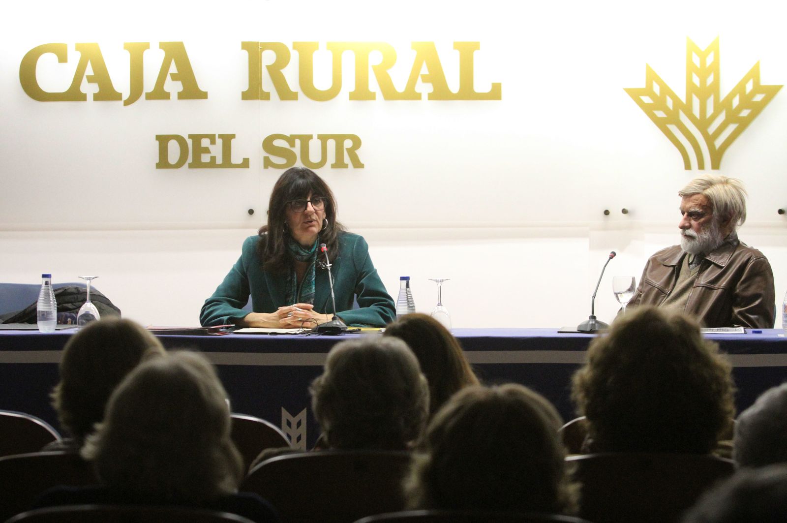 Conferencia de la rectora ayer en la Caja Rural del Sur.