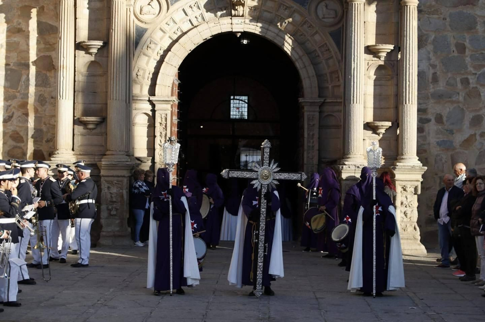 Viernes Santo en Hinojosa del Duque: la procesión de Nuestro Padre Jesús con la Cruz a cuestas en imágenes Viernes Santo en Hinojosa del Duque: la procesión de Nuestro Padre Jesús con la Cruz a cuestas en imágenes