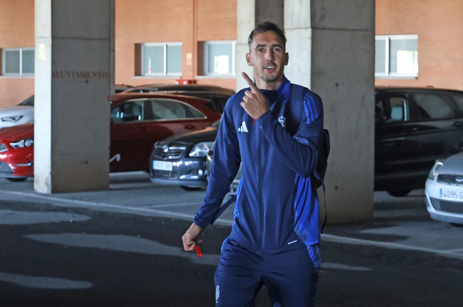 Imágenes de la salida en autobús del Recreativo de Huelva hacia Madrid