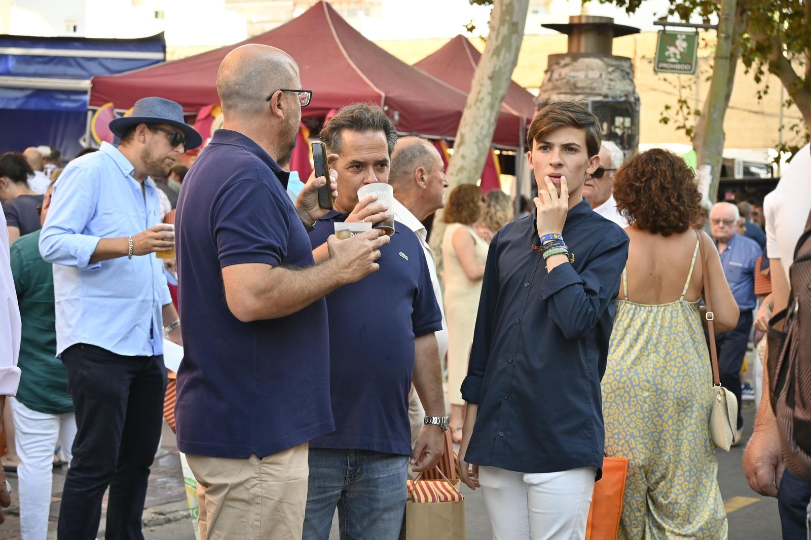 Imágenes de ambiente en el cuarto día de toros en Huelva