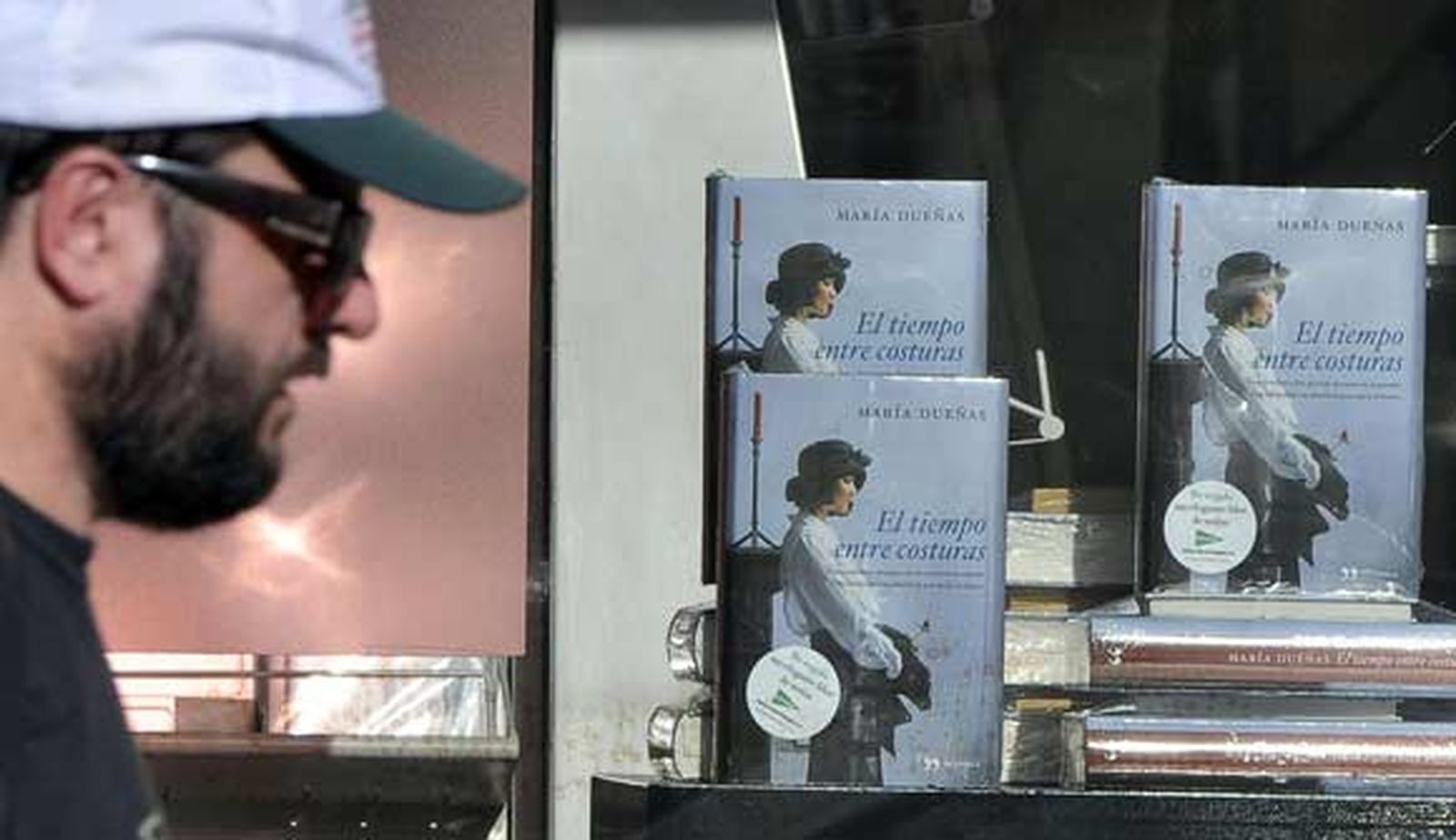 En la biblioteca de Alcosa y en la plaza del Duque (Espartero)