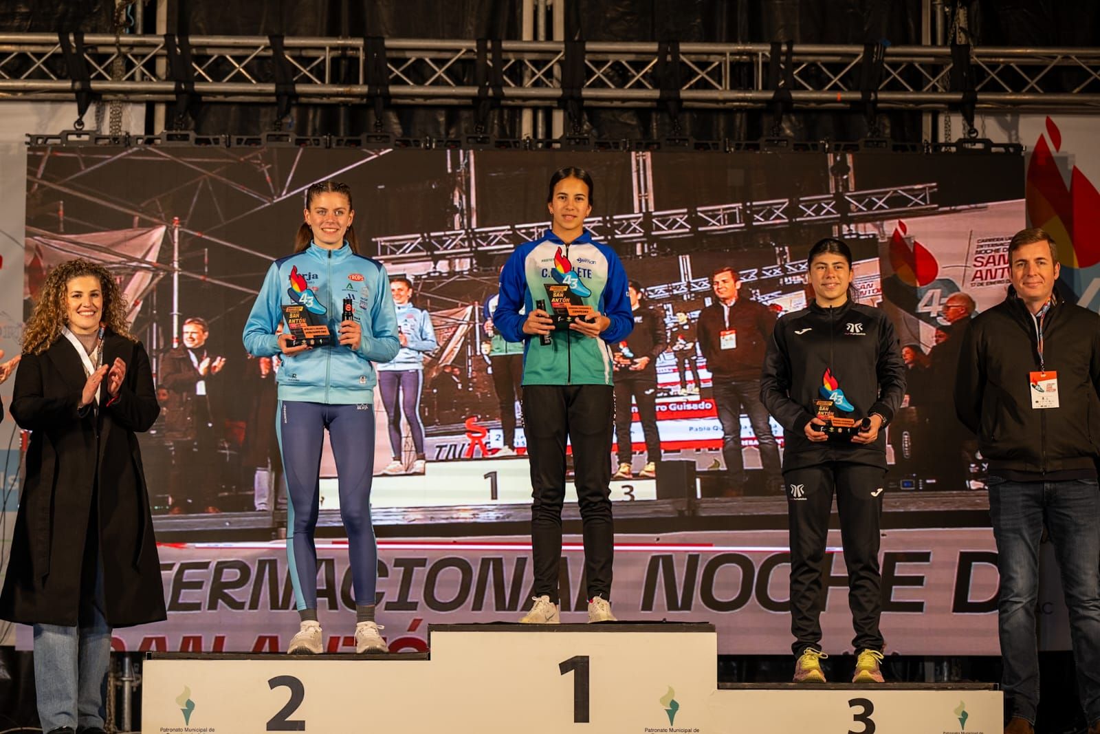 En imágenes: entrega de trofeos de todas las categorías de la Carrera de San Antón 2026