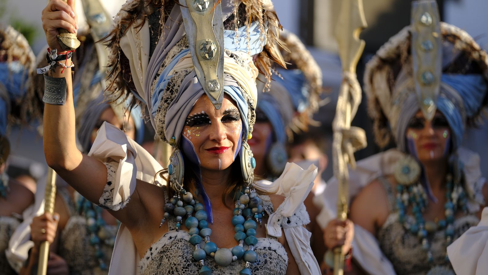 El espectacular desfile de Moros y Cristianos de Mojácar, en imágenes