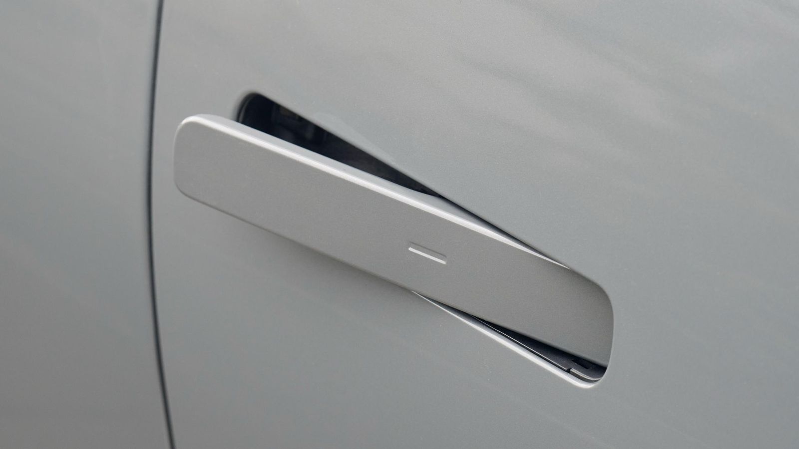 Entradas de aire activas, bajos completamente carenados o los tiradores ocultos en los paneles de las puertas son algunos de los recursos que emplean los EV4 para ofrecer coeficientes aerodinámicos tan bajos. Entradas de aire activas, bajos completamente carenados o los tiradores ocultos en los paneles de las puertas son algunos de los recursos que emplean los EV4 para ofrecer coeficientes aerodinámicos tan bajos.