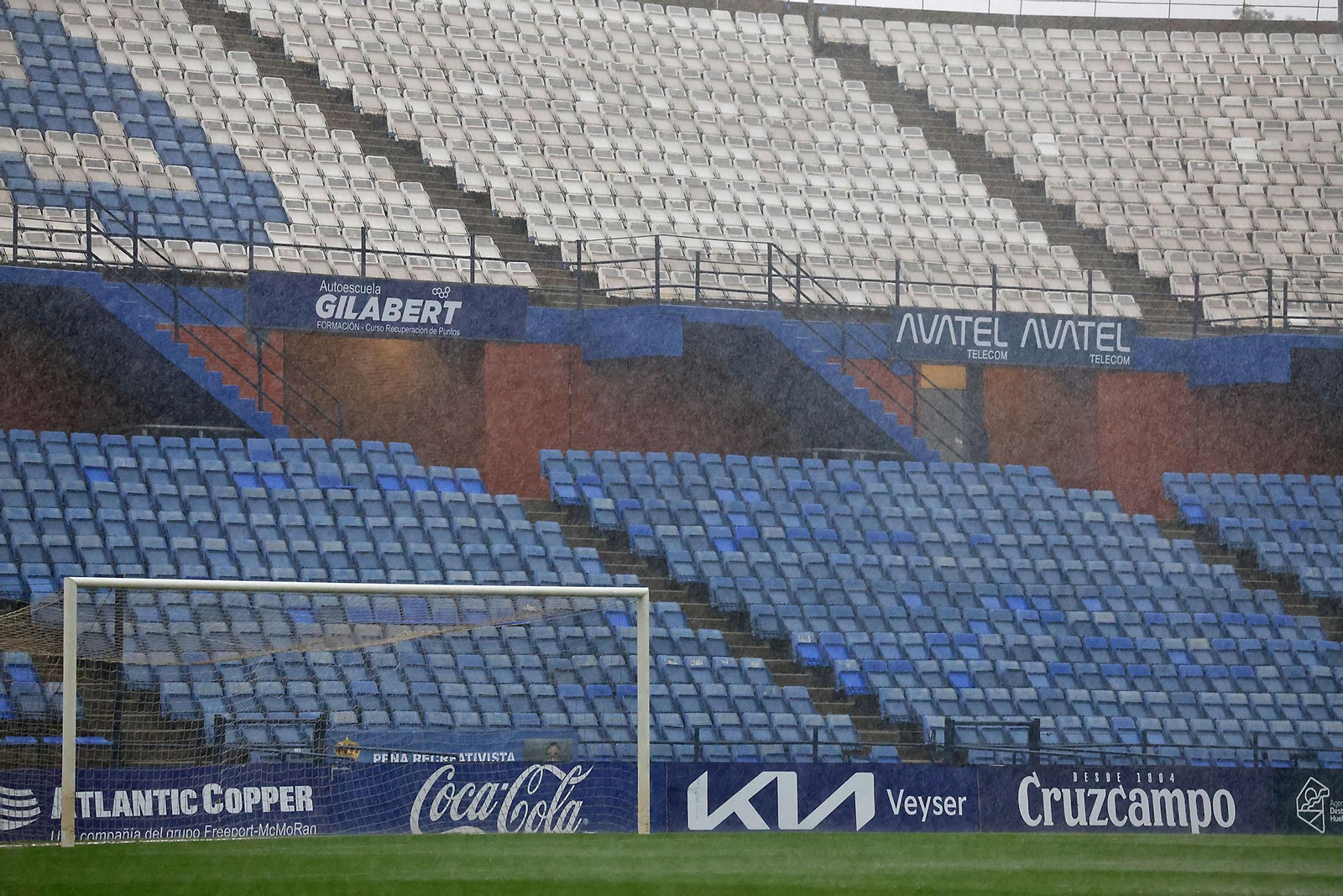 La suspensión del Recreativo de Huelva - UCAM Murcia en imágenes