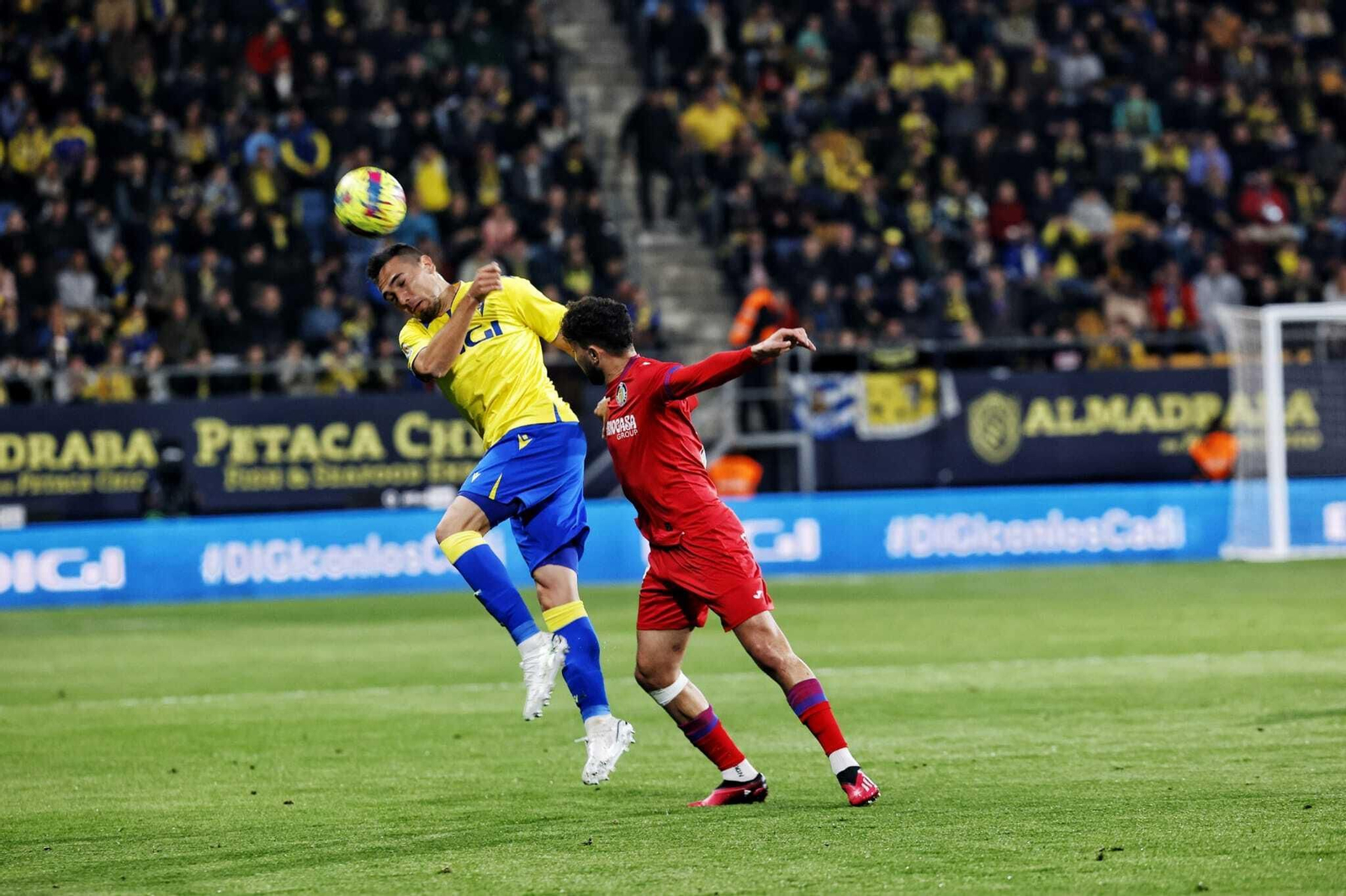 Gonzalo Escalante gana en el salto a Munir.