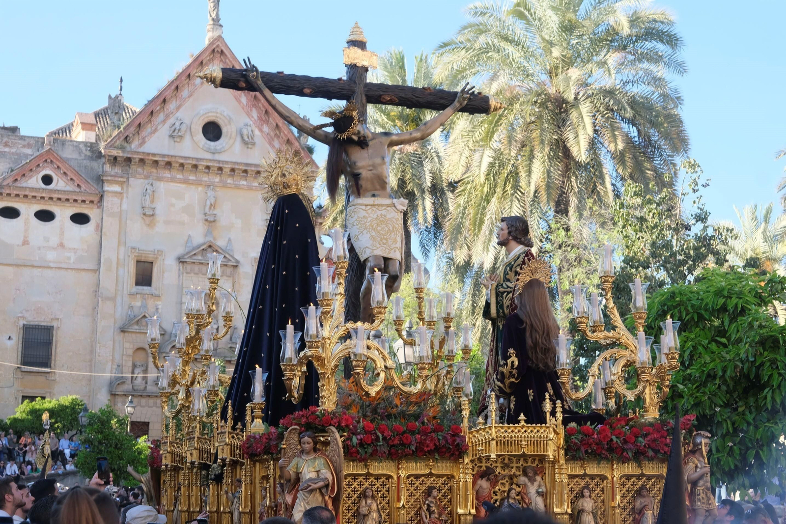 Jueves Santo en Córdoba: la procesión del Cristo de Gracia, en imágenes