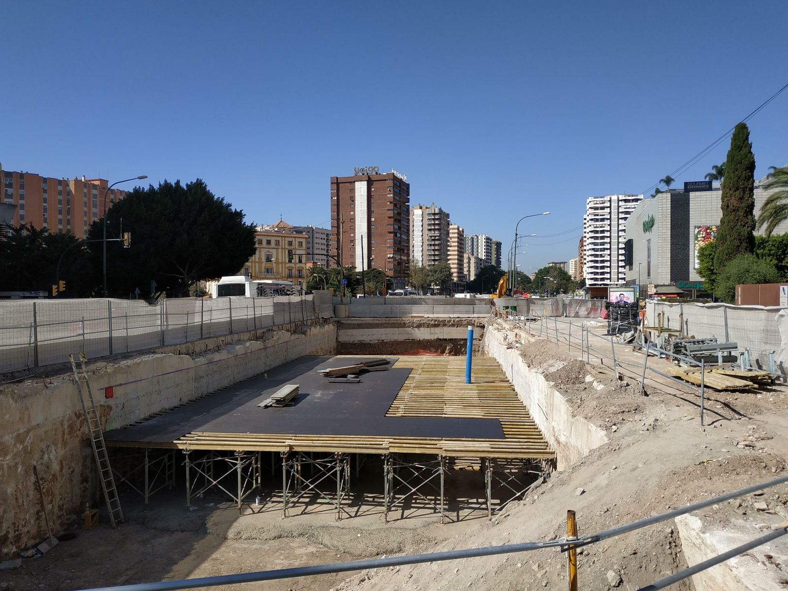 Fotos de las excavaciones arqueológicas en el tramo del Metro junto al edificio de Hacienda
