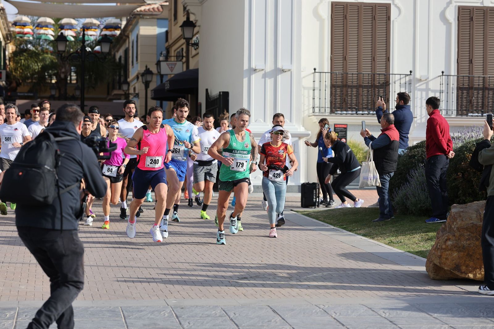 La Carrera Solidaria por el Día de la Mujer McArthurGlen, en fotos
