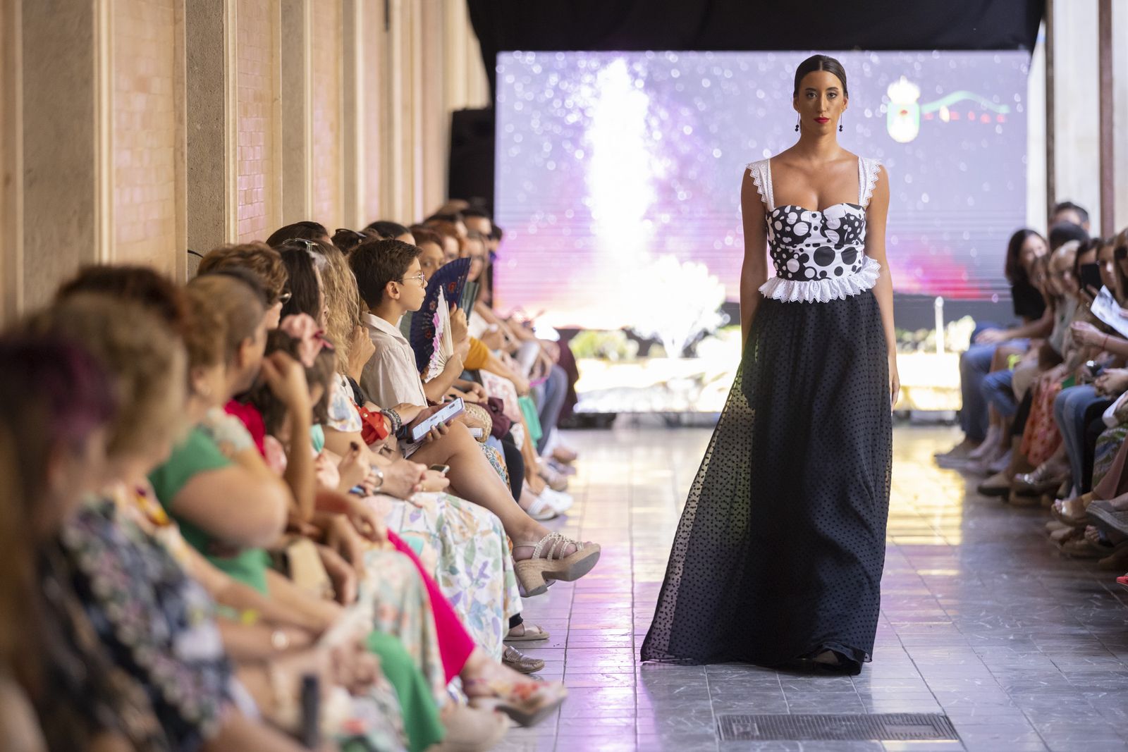 Imágenes del desfile 'Huelva provincia de moda' en la Gran Vía