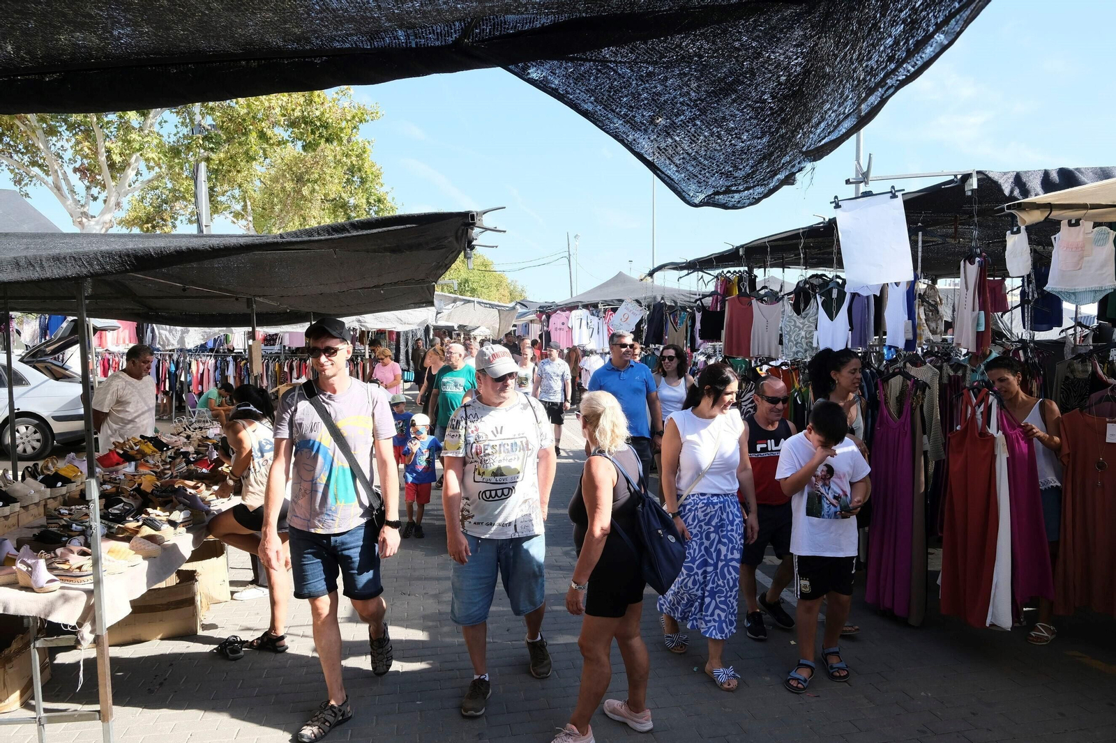 Un paseo en fotografías por el mercadillo de El Arenal un día de agosto Un paseo en fotografías por el mercadillo de El Arenal un día de agosto