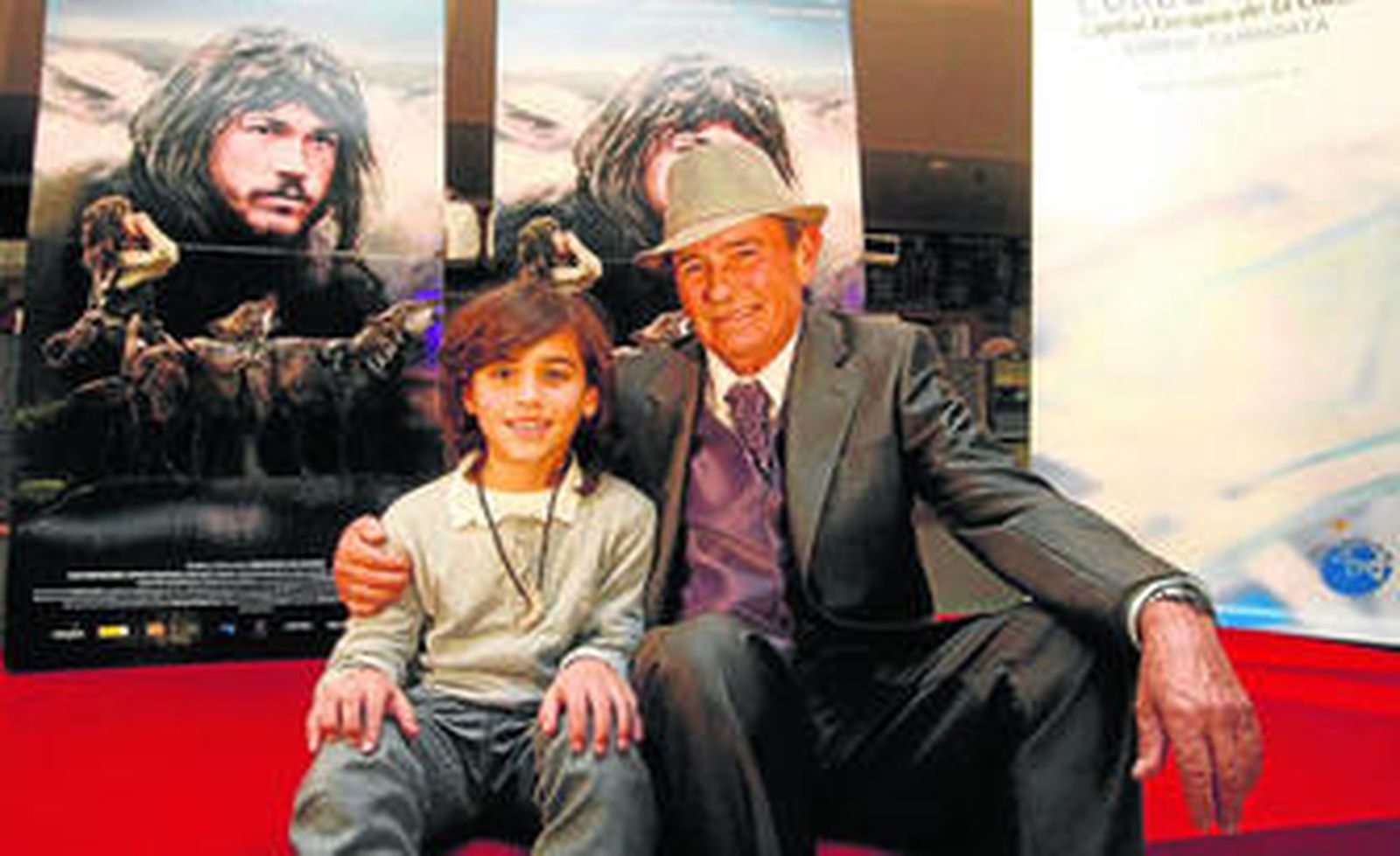 Manuel Camacho junto a Marcos Rodríguez Pantoja, el pasado mes de noviembre en el preestreno de 'Entrelobos'.