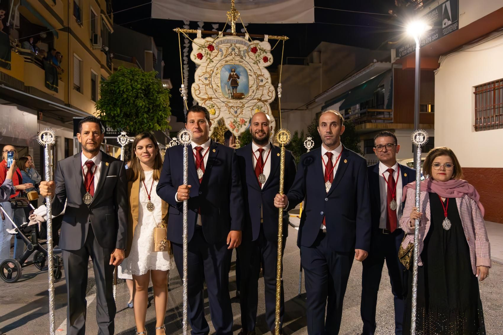Santa Ana, patrona de Torredelcampo, recibe el bastón de mando como Alcaldesa Perpetua.