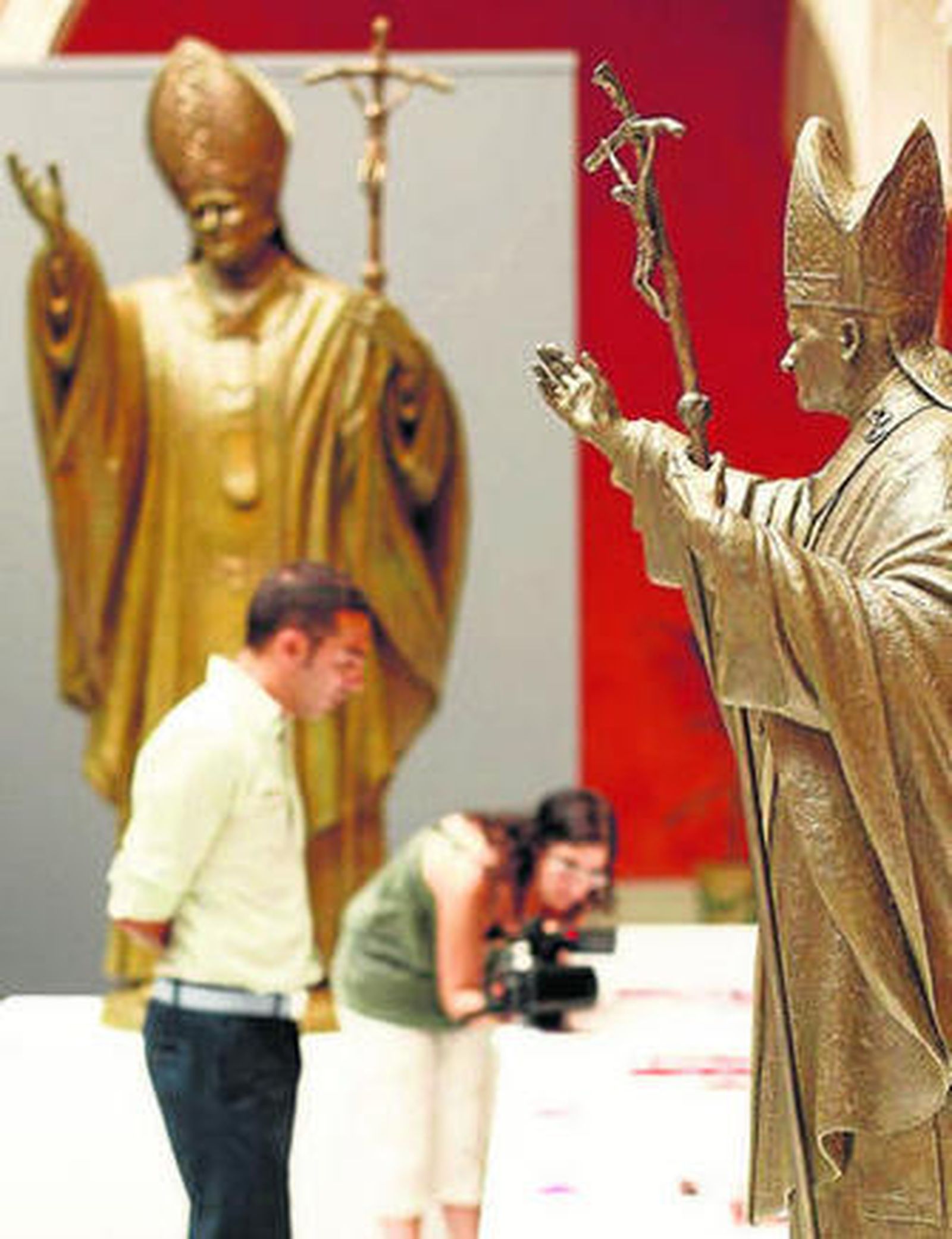 La estatua de Juan Pablo II elaborada por Juan Manuel Miñarro.