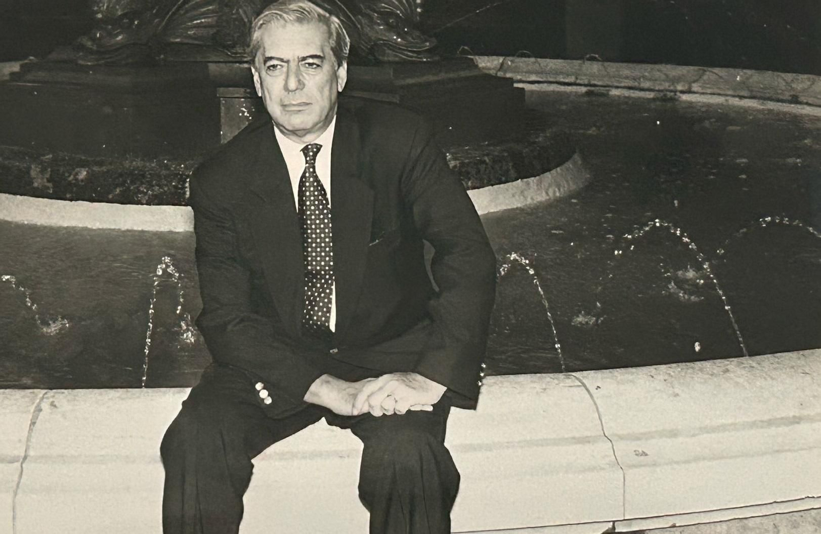 Las mejores imágenes del paso de Mario Vargas Llosa por Huelva en 1995, cuando fue presidente del jurado del Festival de Cine Iberoamericano