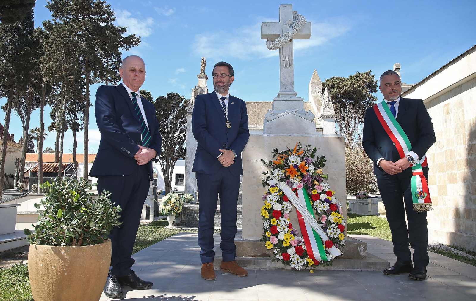 Fotos del acto de hermanamiento de La Línea con Buonabitacolo