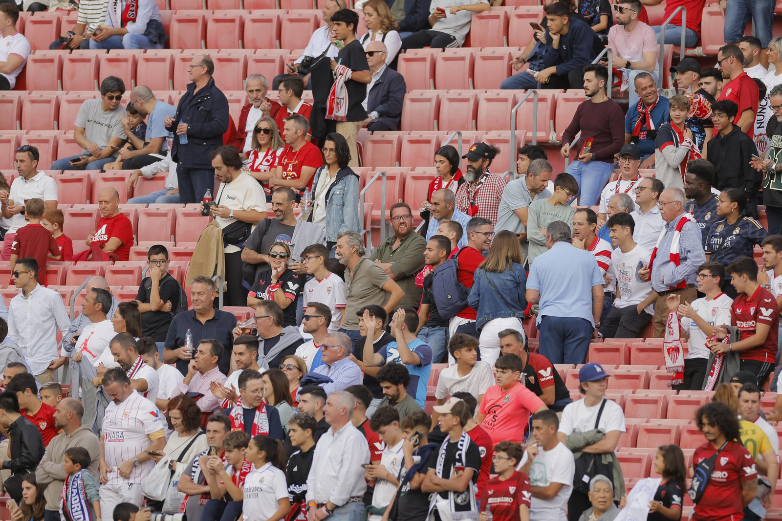 Búscate en las fotos del Sevilla-Madrid