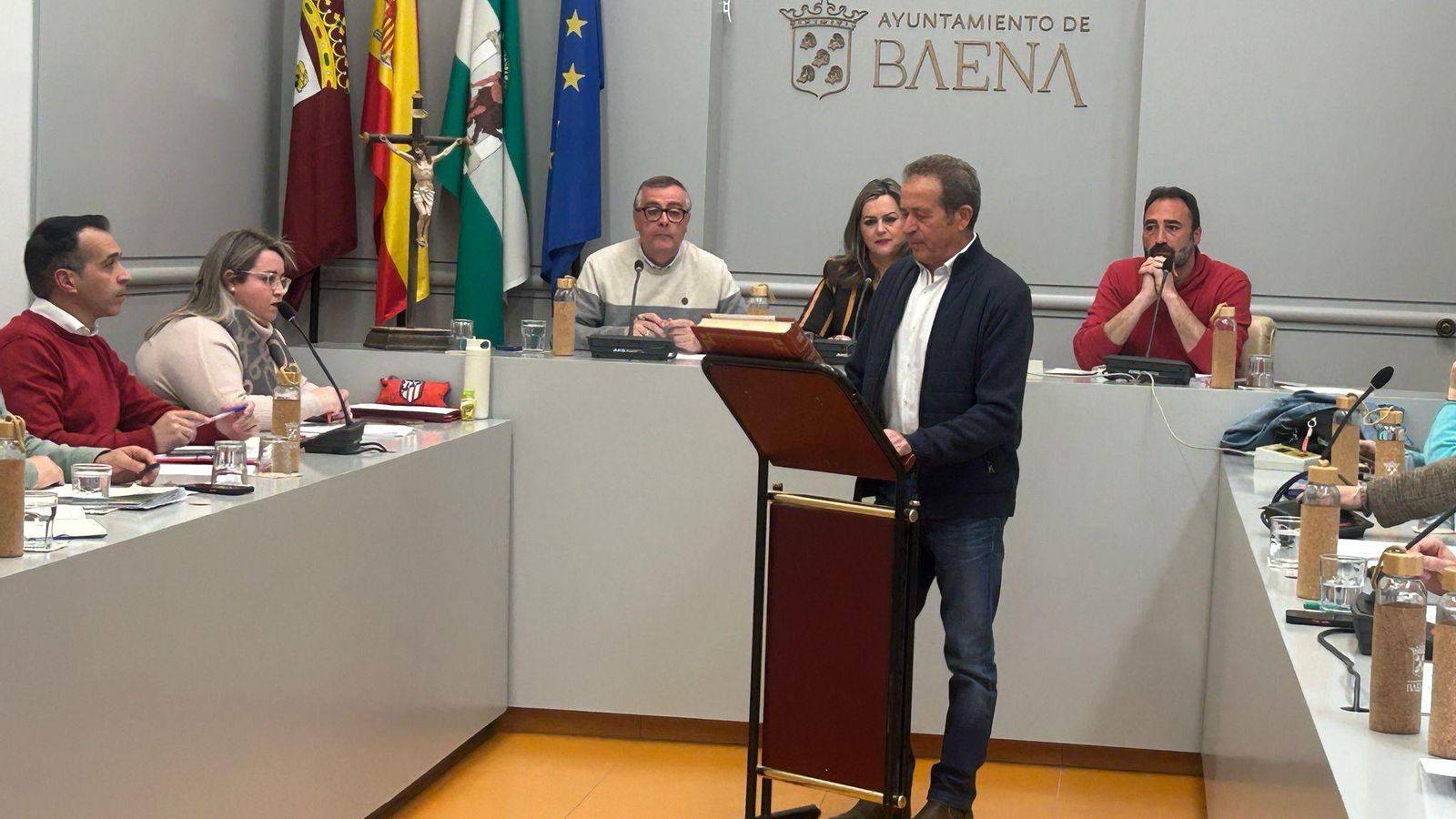 Domingo Vico toma posesión de su acta de concejal de IU.