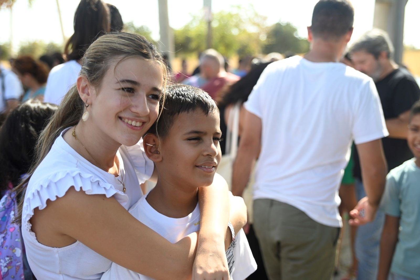 La emotiva despedida de los niños saharauis de Córdoba, en imágenes