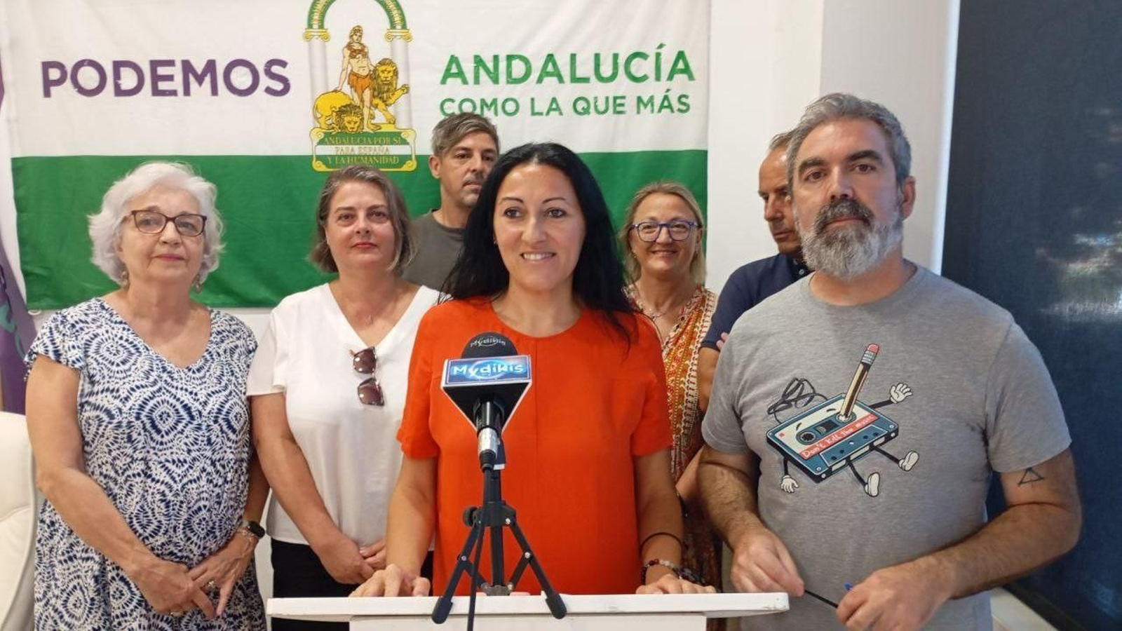 La diputada Alejandra Durán y el portavoz de Podemos Albolote, Javier Quesada.