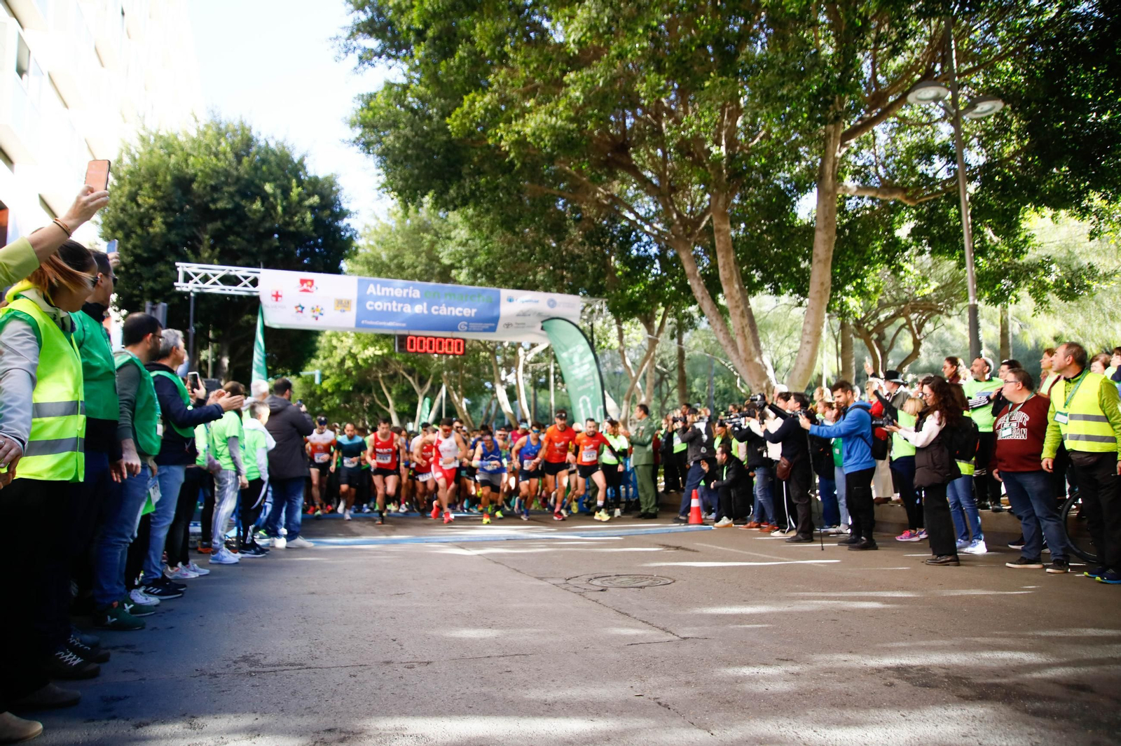 Imágenes de la Carrera contra el Cáncer de Almería