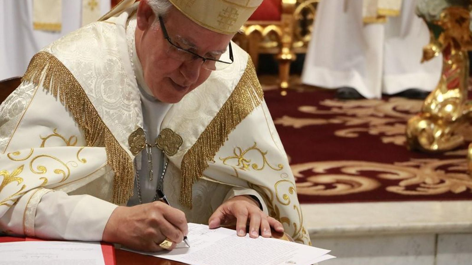 Saiz Meneses participa en el acto del traslado de los restos