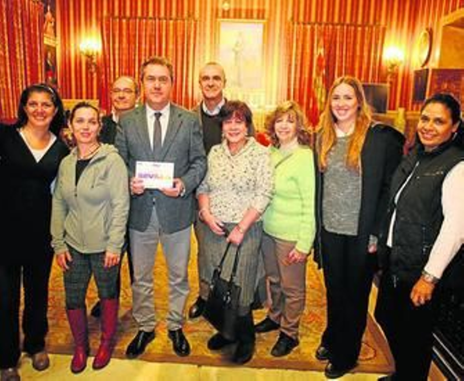 El alcalde junto a los tour operadores americanos en el Ayuntamiento.