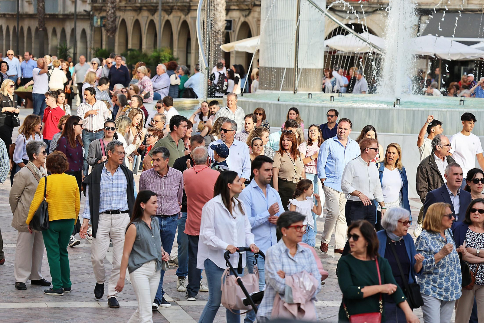 Imágenes de la concentración por las infraestructuras para Huelva