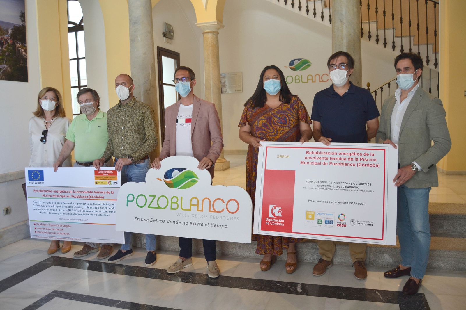 Dirigentes institucionales en la firma del inicio de las obras.