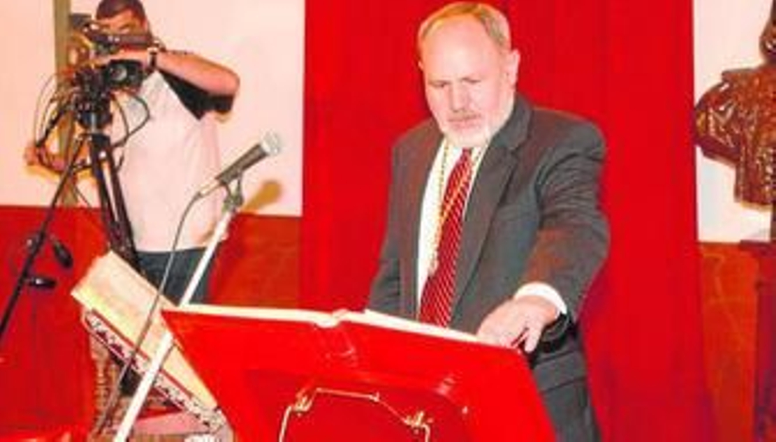 Antonio Carpio, en su toma de posesión como alcalde en 2003.