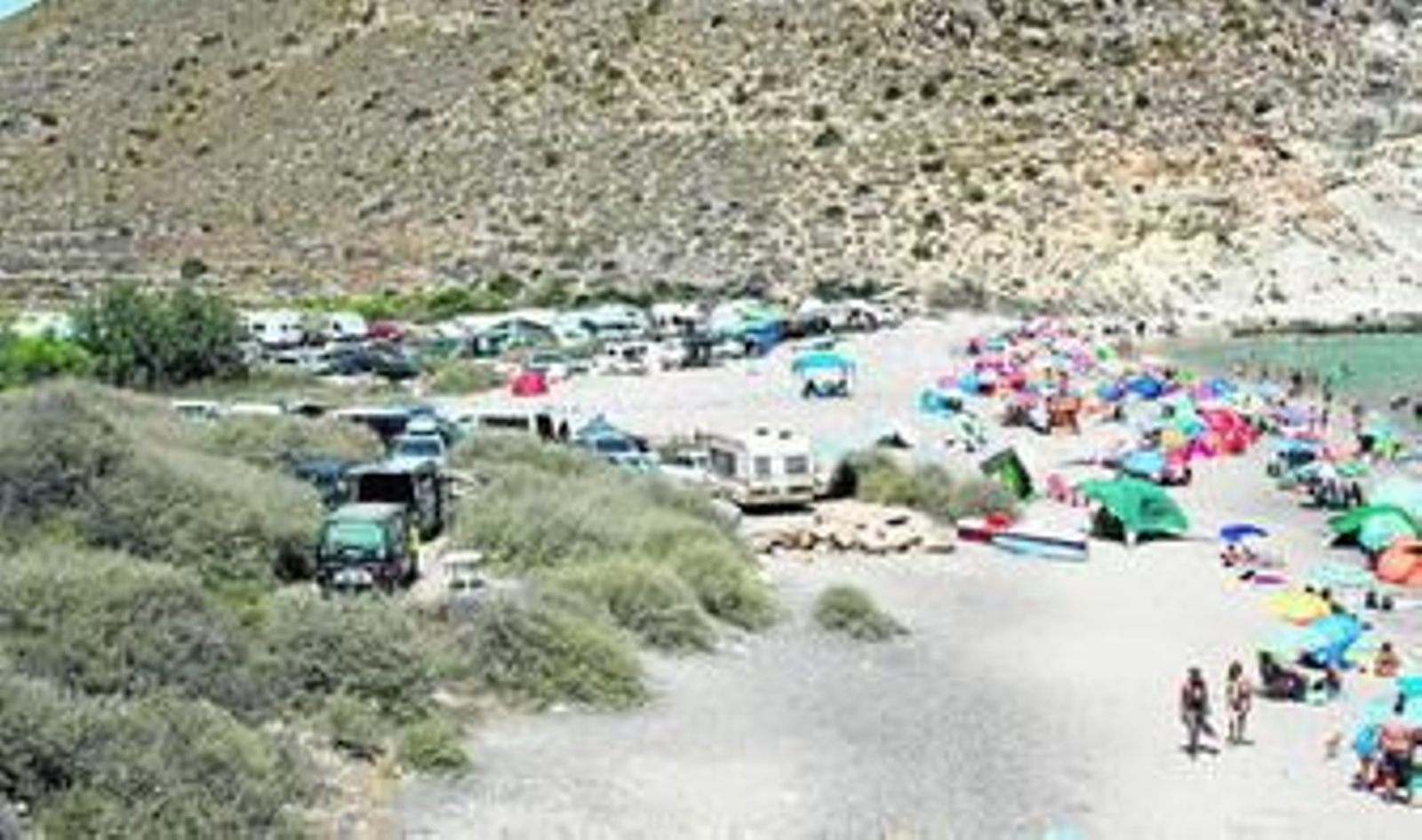 Malos hábitos en la Cala del Plomo