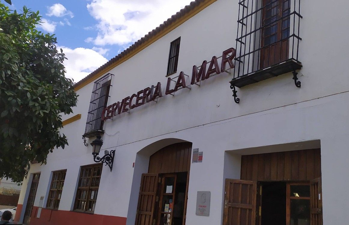 La emotiva despedida de Mariscos Emilio: el histórico local de Triana cierra para dar paso a un gimnasio y una cervecería
