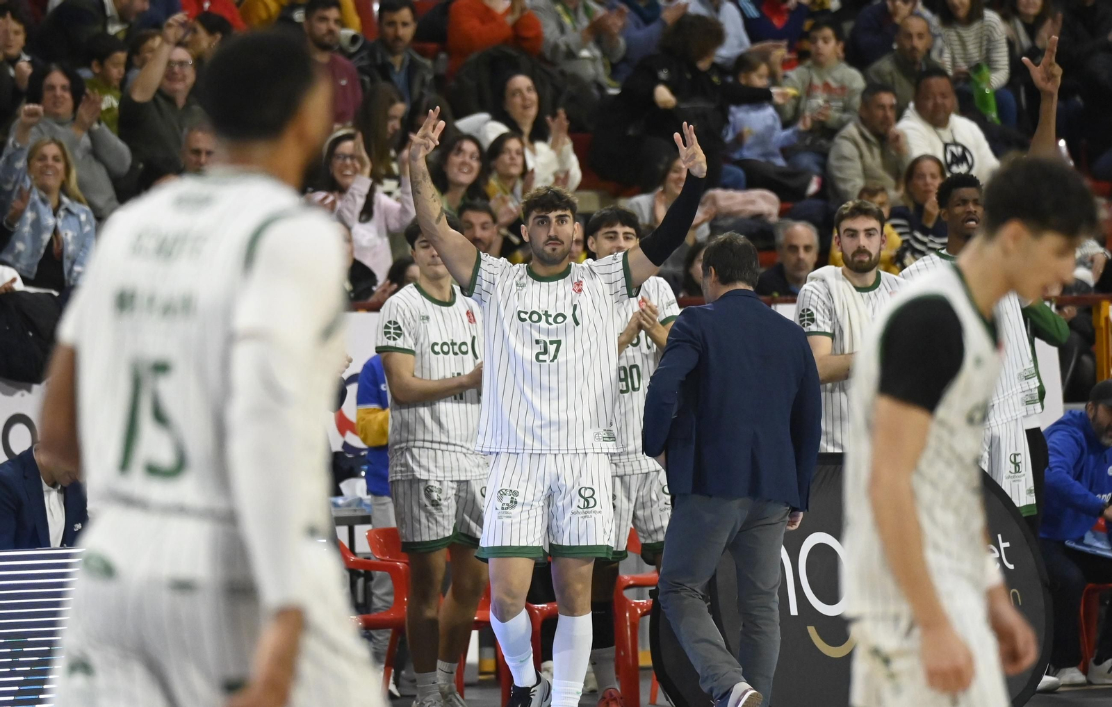 Las mejores fotos del ambiente en Vista Alegre para el Coto Córdoba - Círculo Gijón