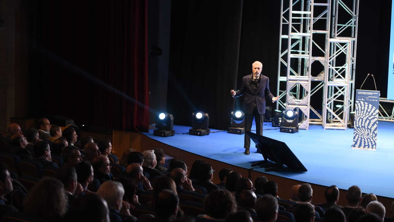 Vicente Cortés durante su intervención.