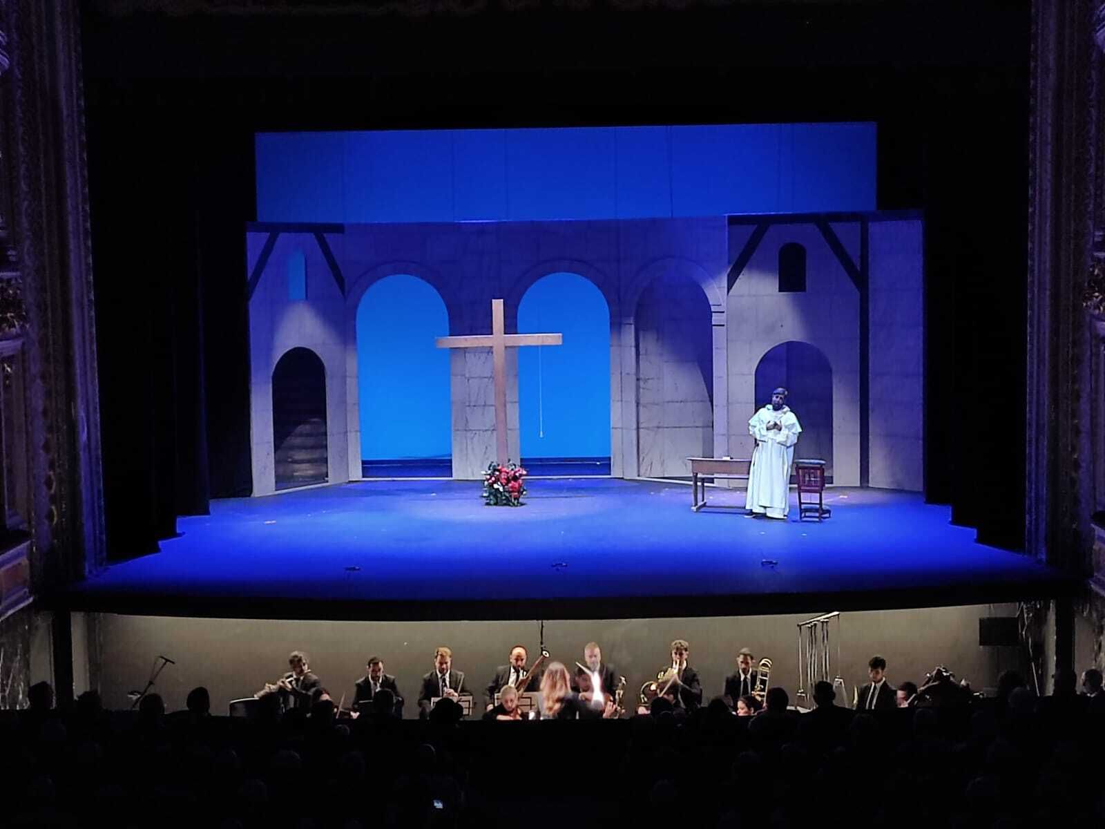 Escena del claustro de 'La Dolorosa'.